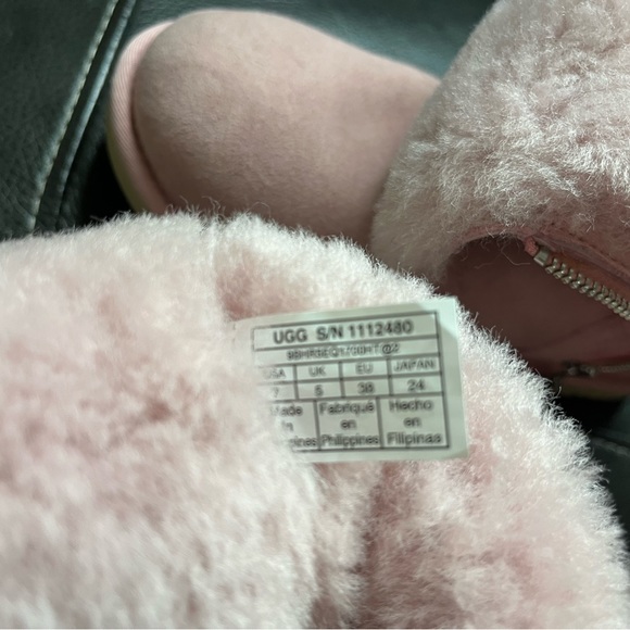 Women’s size 7 Ugg boots - Picture 2 of 8